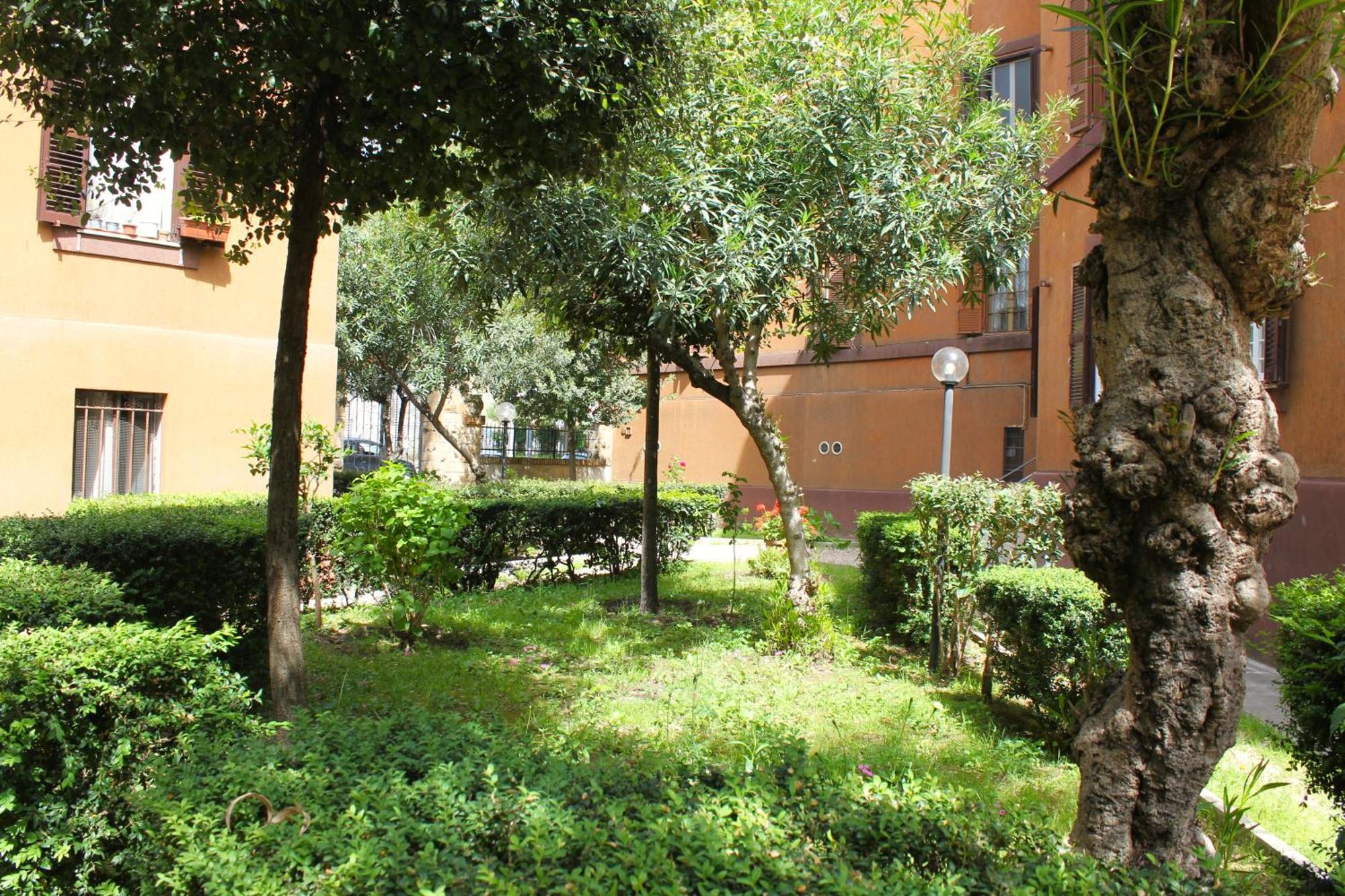 Apartment Epirhome, Tra Colosseo E Porta Santa *
